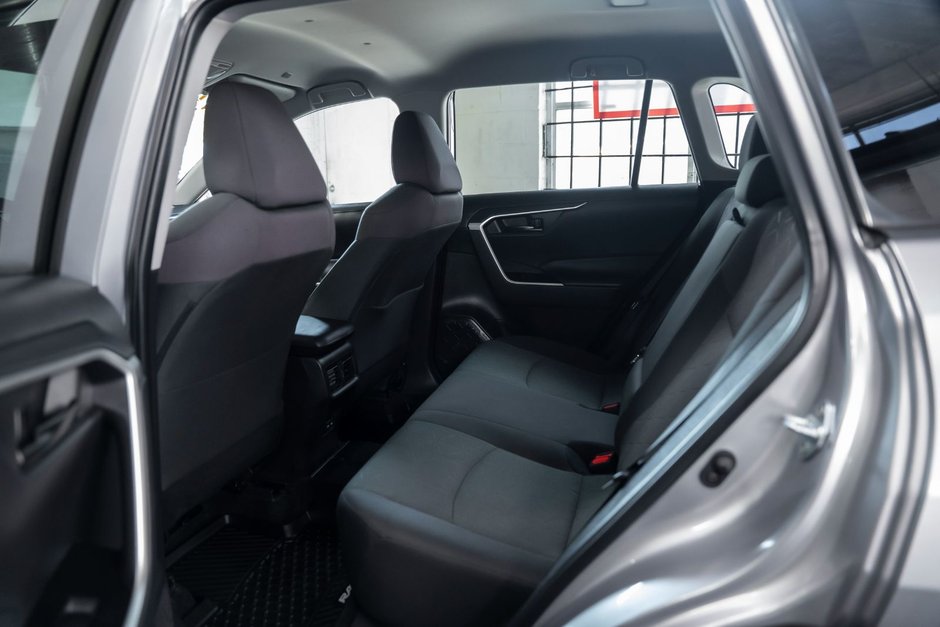 2023 Toyota RAV4 LE AWD-9