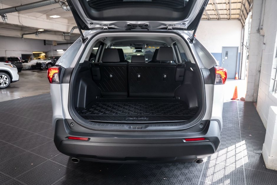 2023 Toyota RAV4 LE AWD-13