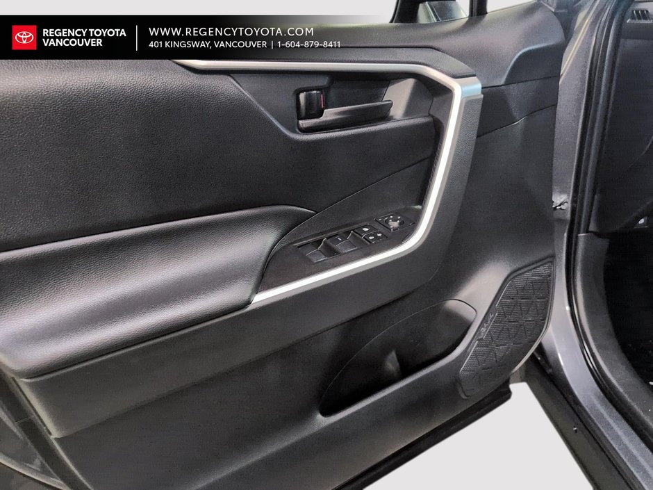 2025 Toyota RAV4Base Hybrid LE-10