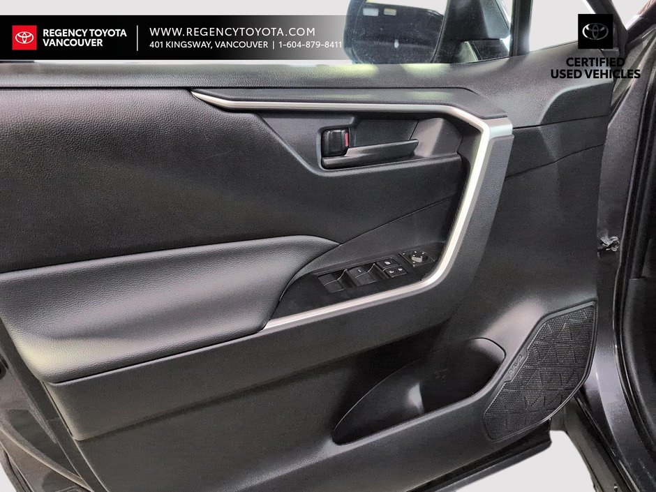 2025 Toyota RAV4Base Hybrid LE-10