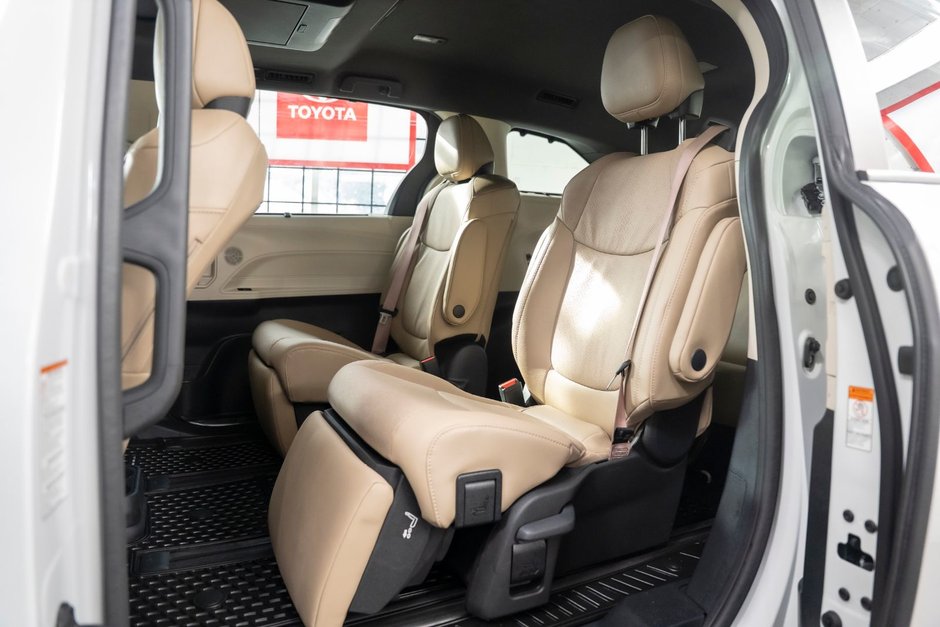 2024 Toyota Sienna Hybrid LIMITED AWD-10
