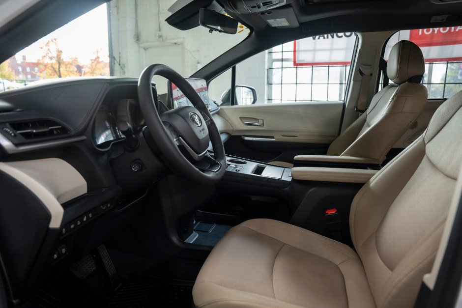 2024 Toyota Sienna Hybrid LIMITED AWD-9