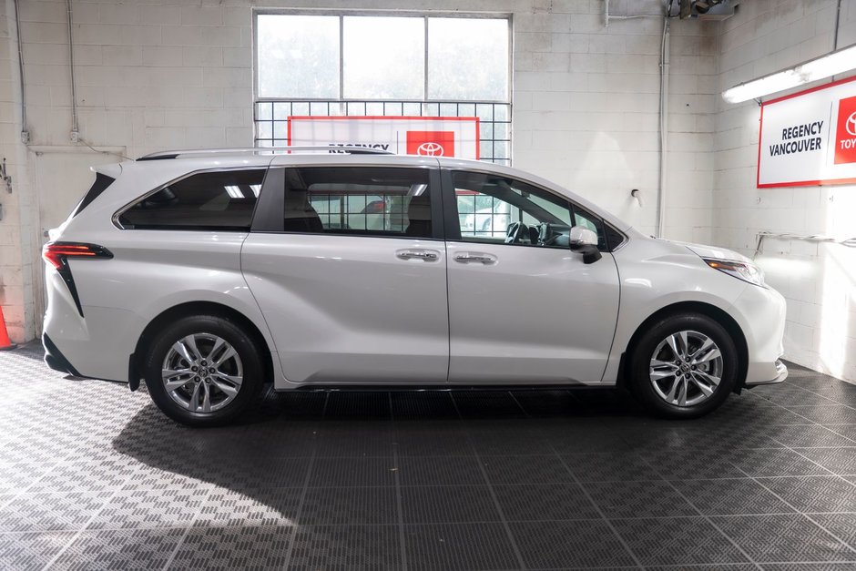 2024 Toyota Sienna Hybrid LIMITED AWD-16