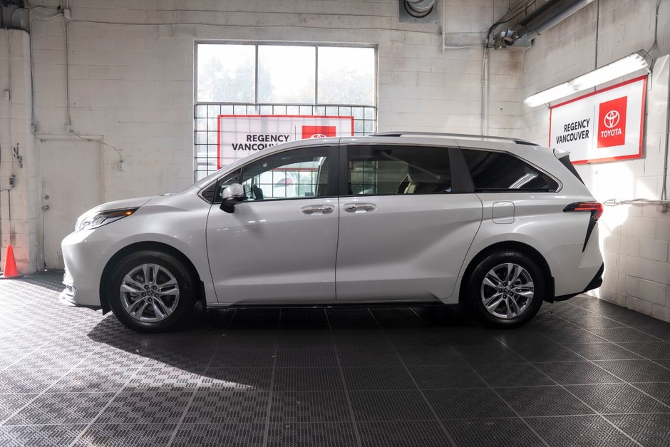 2024 Toyota Sienna Hybrid LIMITED AWD-11