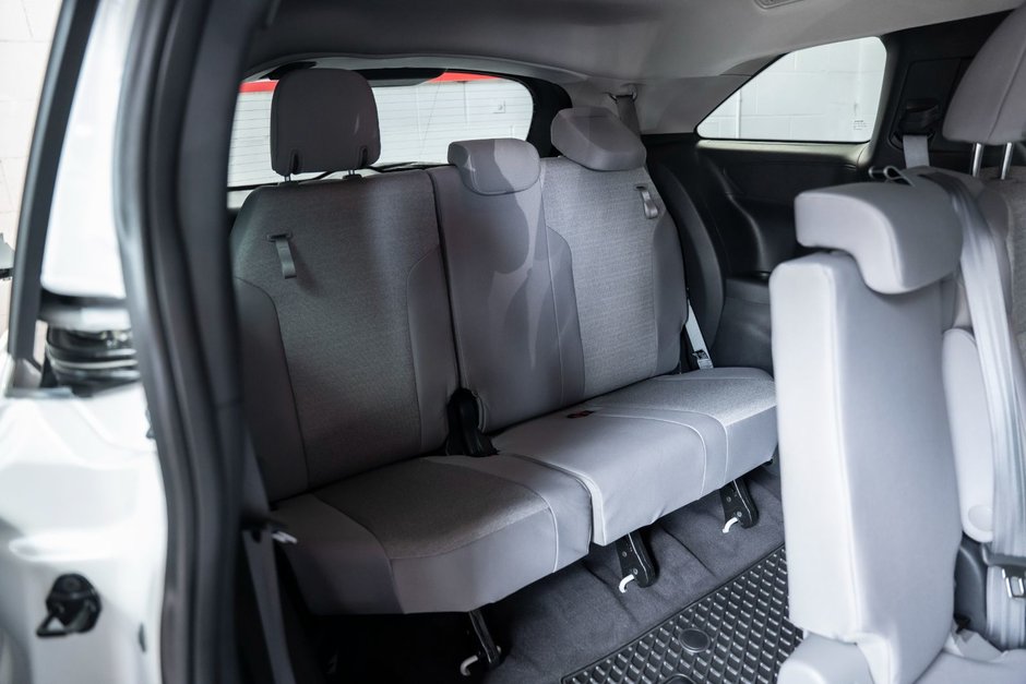 2025 Toyota Sienna Hybrid LE 8 PASSENGER-18