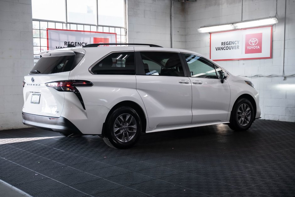 2025 Toyota Sienna Hybrid LE 8 PASSENGER-14