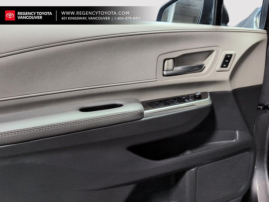 2023 Toyota Sienna Hybrid LIMITED  7-PASS-10