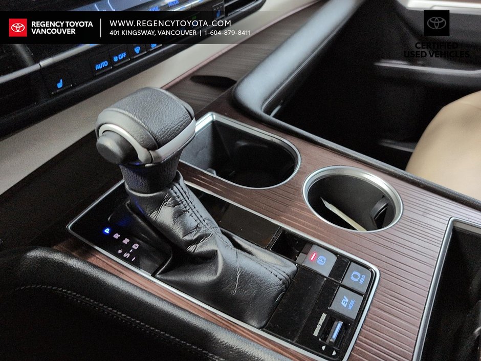 2022 Toyota Sienna XLE 8-Pass-14