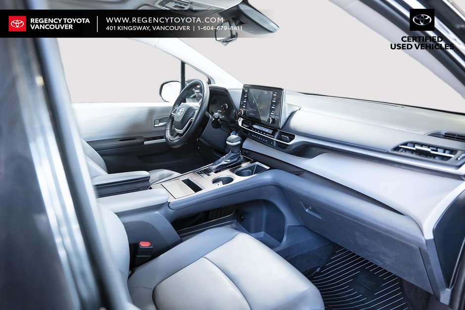 2022 Toyota Sienna XLE 8-Pass-19