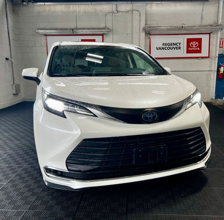 2021 Toyota Sienna XLE AWD 7 PASSENGER-0