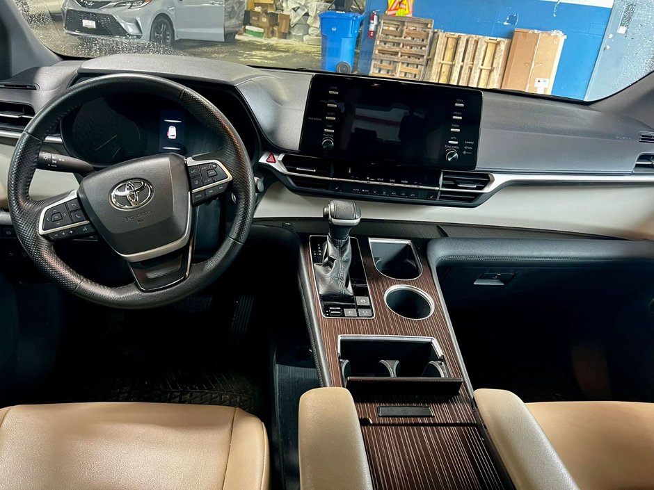 2021 Toyota Sienna XLE AWD 7 PASSENGER-1