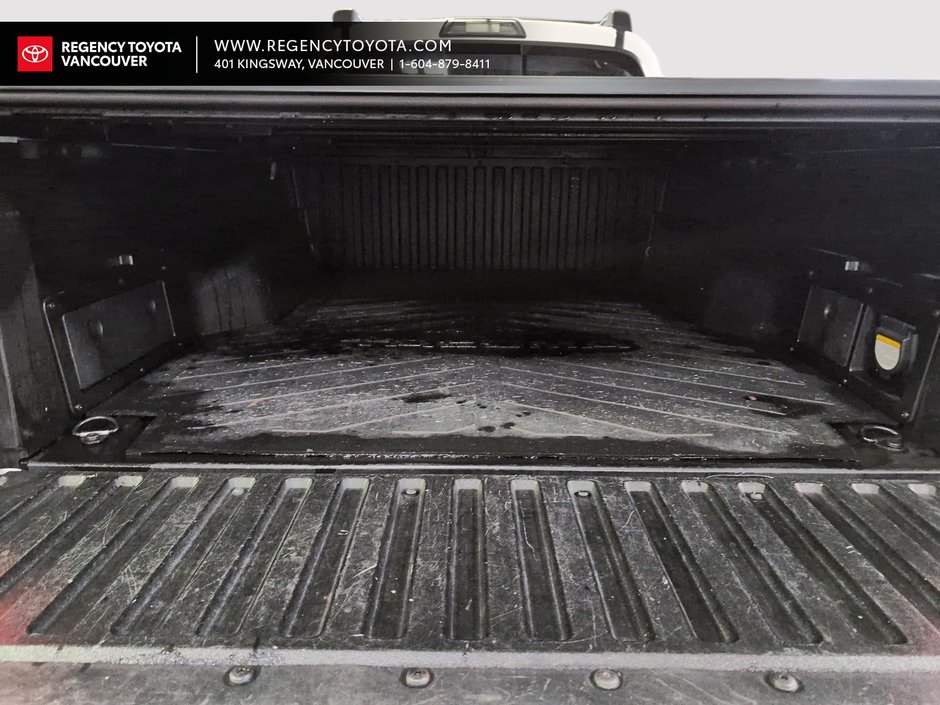2017 Toyota Tacoma 4x4 Double Cab 6A SPORTS-6
