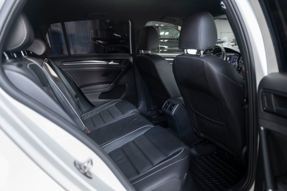 2019 Volkswagen Golf R-18