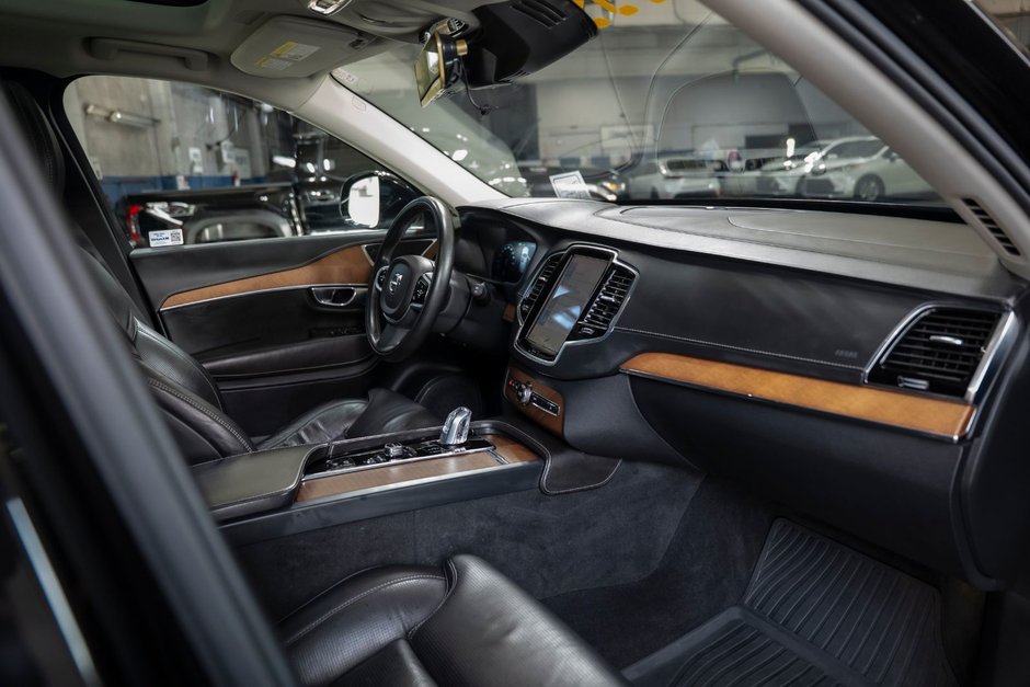 2017 Volvo XC90 T8 Inscription-16