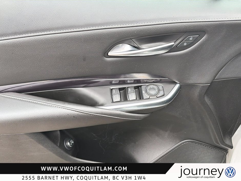 2022 Cadillac XT4 Luxury AWD-10