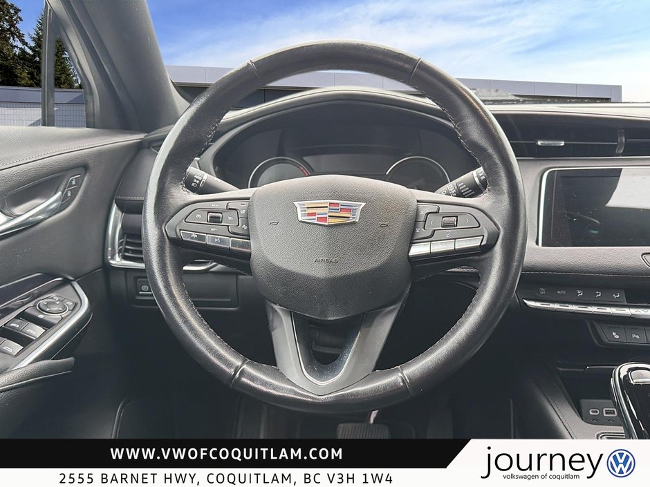 2022 Cadillac XT4 Luxury AWD-11