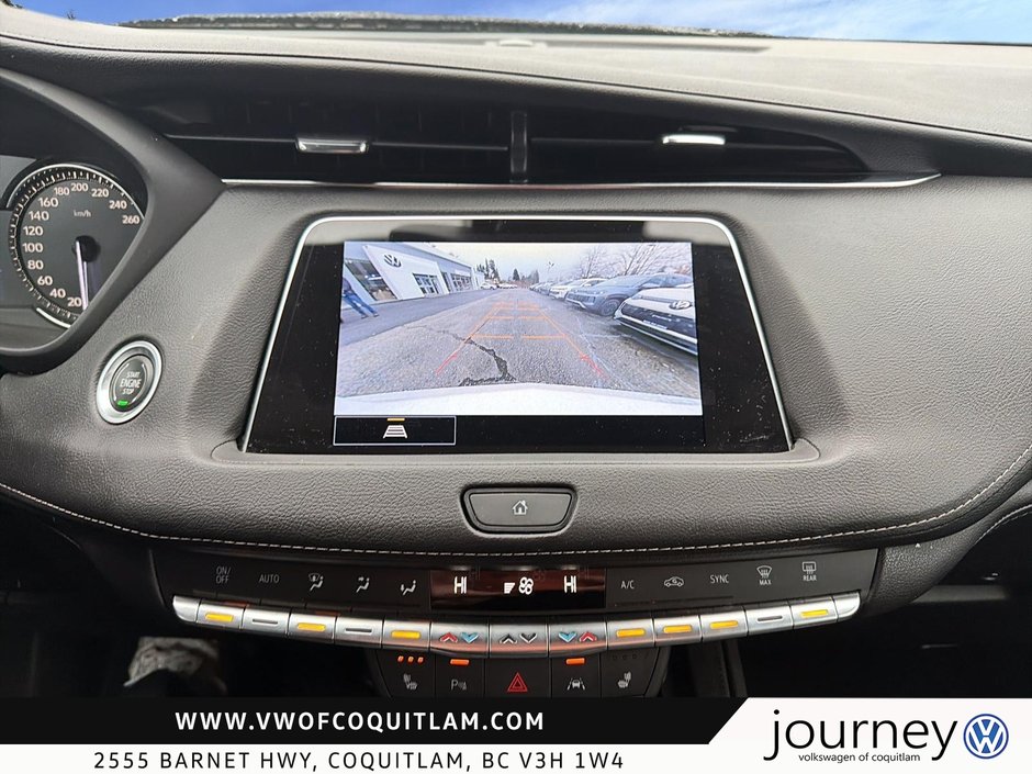 2022 Cadillac XT4 Luxury AWD-16