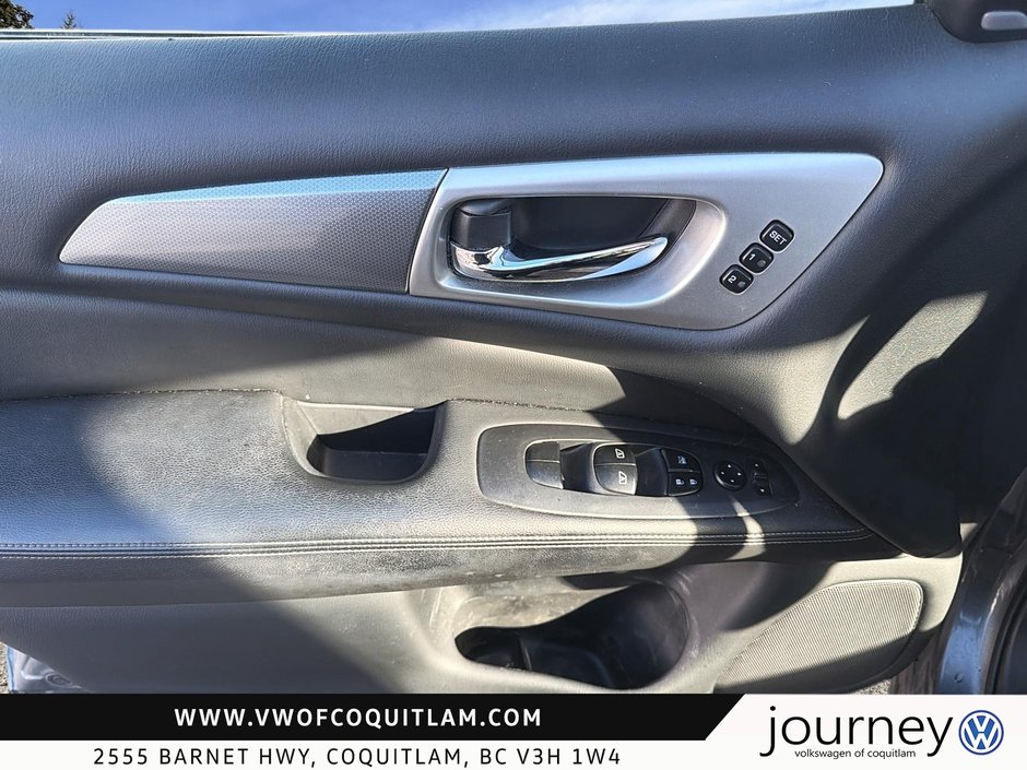 2018 Nissan Pathfinder Midnight Edition V6 4x4 at-11