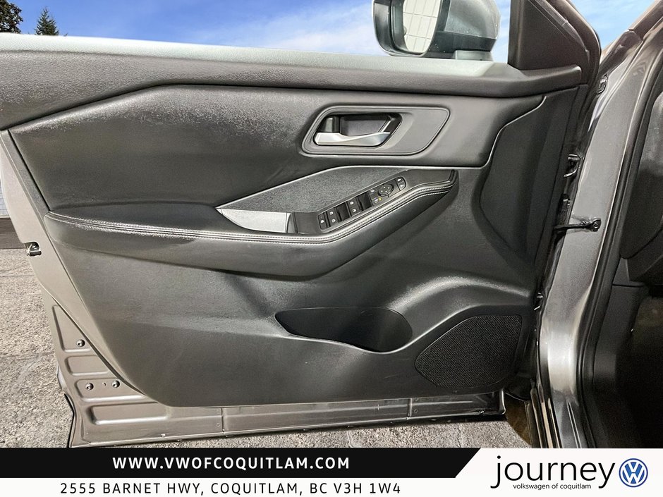 2024 Nissan Rogue AWD SV Moonroof-10