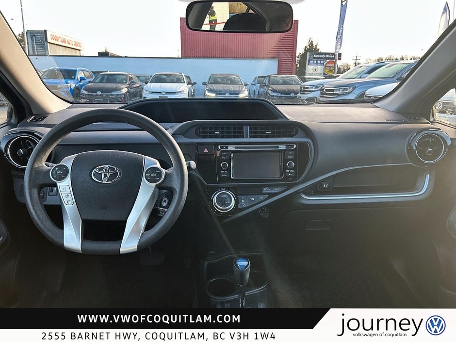 2016 Toyota Prius C Tech-8