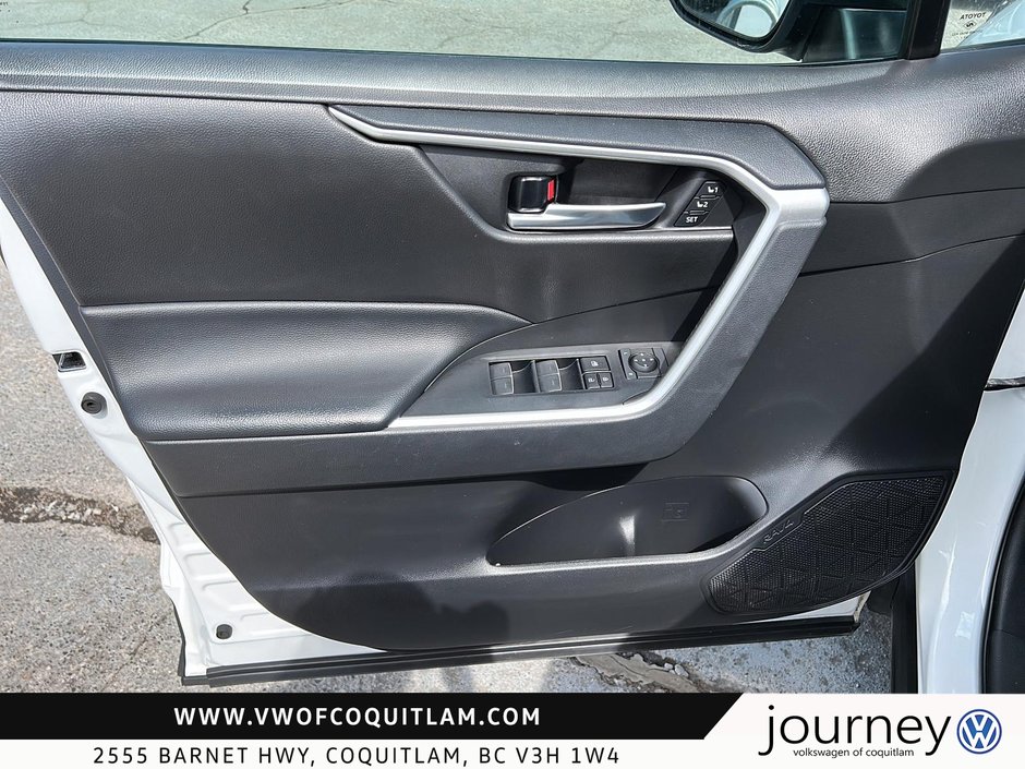 2023 Toyota RAV4 Hybrid XLE AWD-10