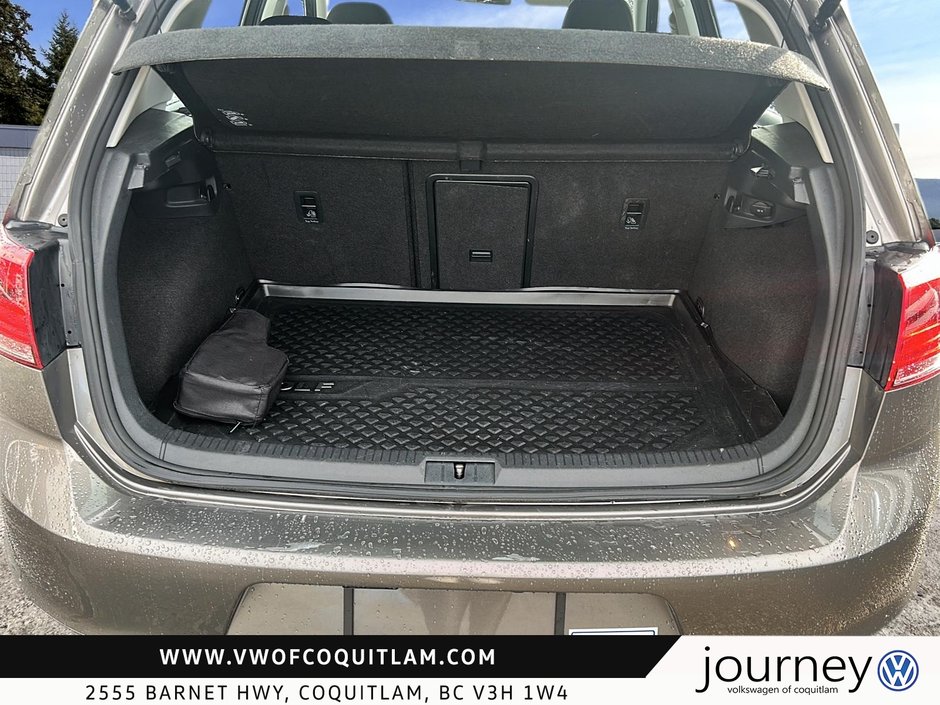 2016 Volkswagen e-Golf (U.S. Model) SE-5