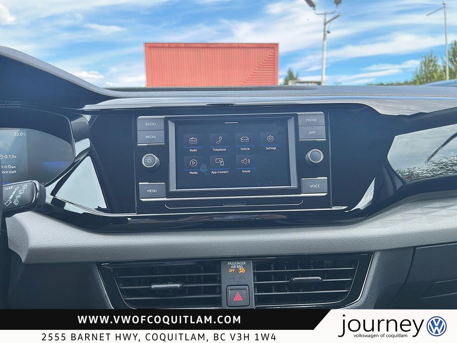 2023 Volkswagen Taos Trendline 1.5T 8sp at w/ Tip-17