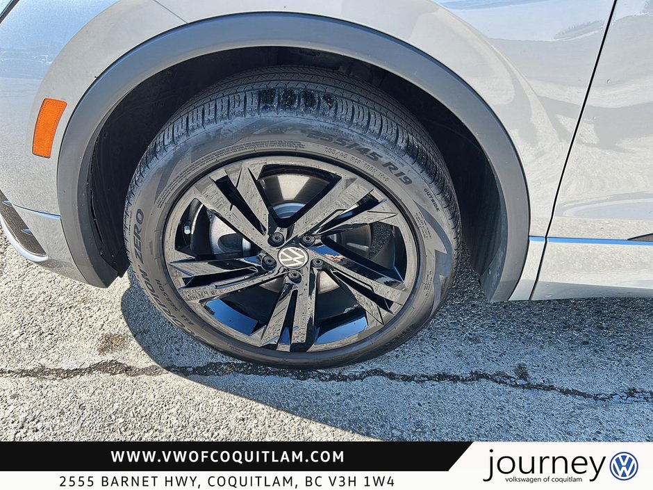 2023 Volkswagen Tiguan Comfortline R-Line Black 2.0T 8sp at w/Tip 4M-5