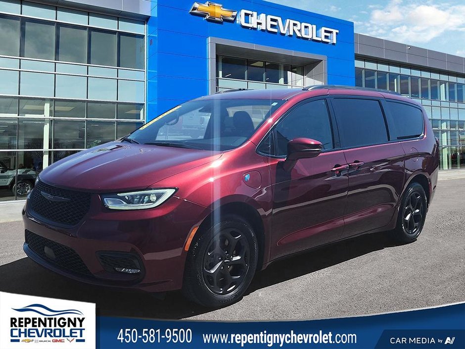 2022 Chrysler Pacifica Hybrid Touring  S  HYBRID PLUG IN in Charlemagne, Quebec
