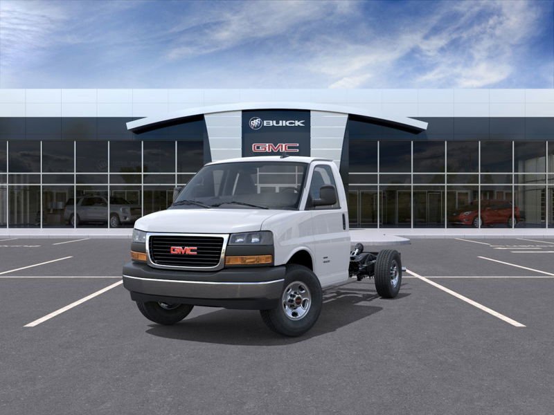 2025 GMC Savana Cutaway 3500 WT 139'' in Charlemagne, Quebec