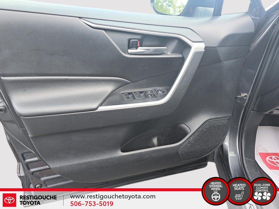 2020 Toyota RAV4 XLE-8