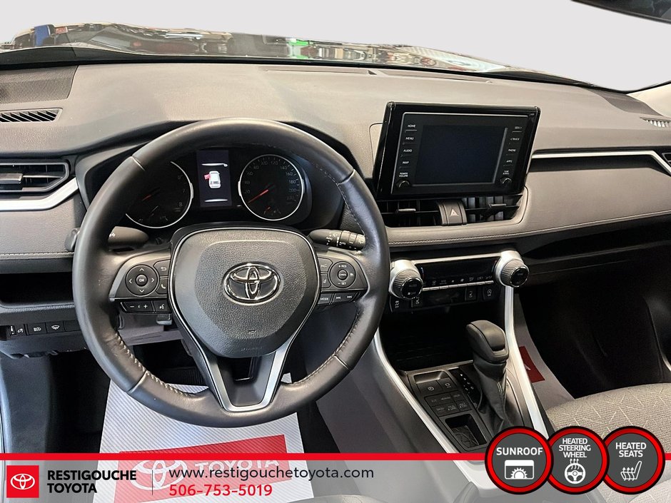 Toyota RAV4 XLE 2022-8