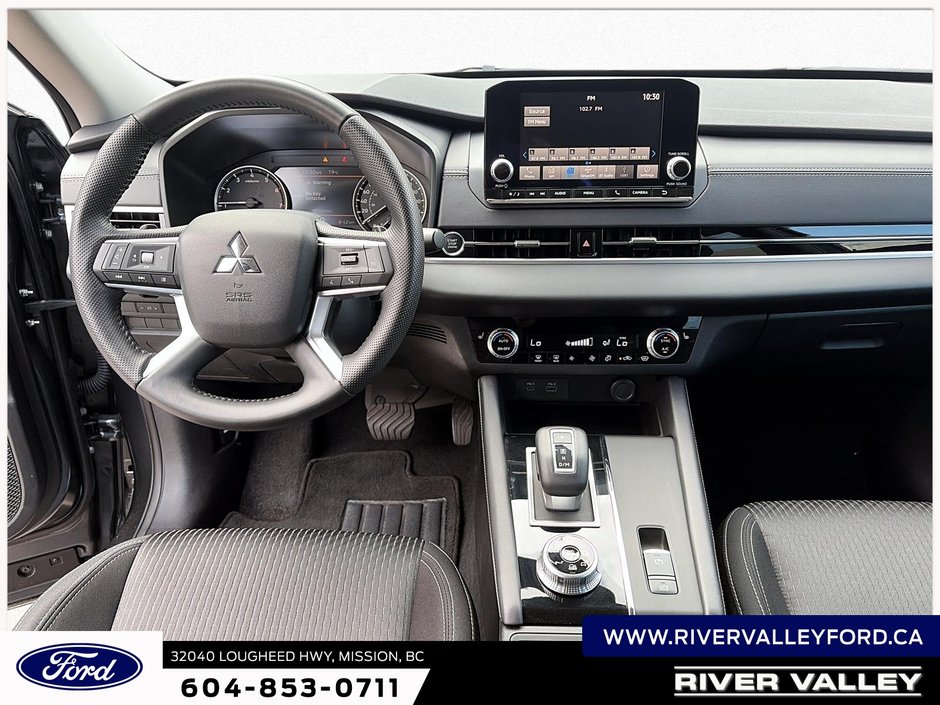 2024 Mitsubishi Outlander ES-8