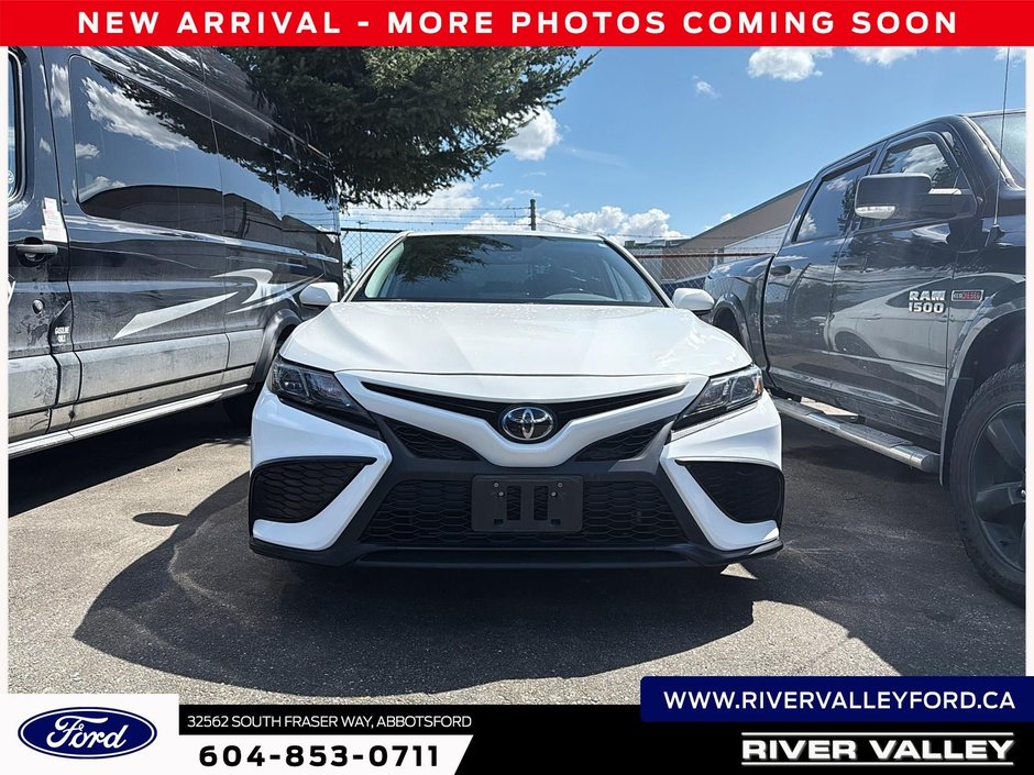 2022 Toyota Camry SE-1