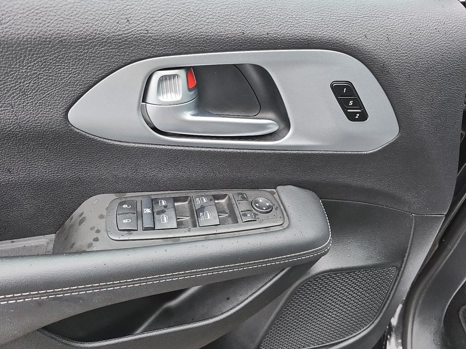 2024 Chrysler PACIFICA Touring L-11