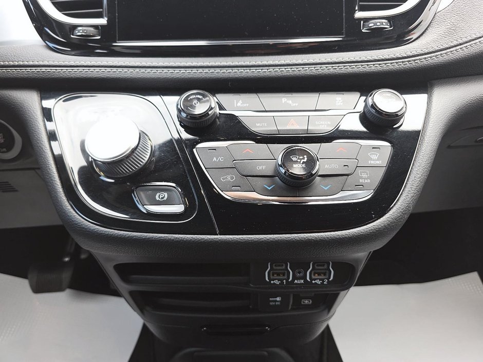 2022 Chrysler Pacifica Touring L Hybride-14