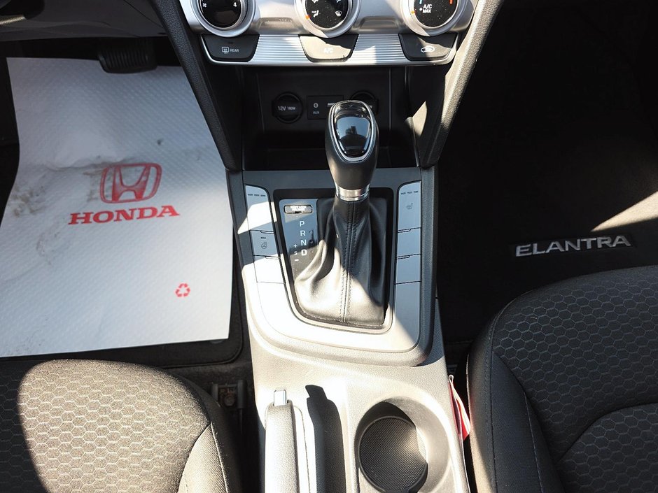Hyundai ELANTRA PREFERED  2019-13