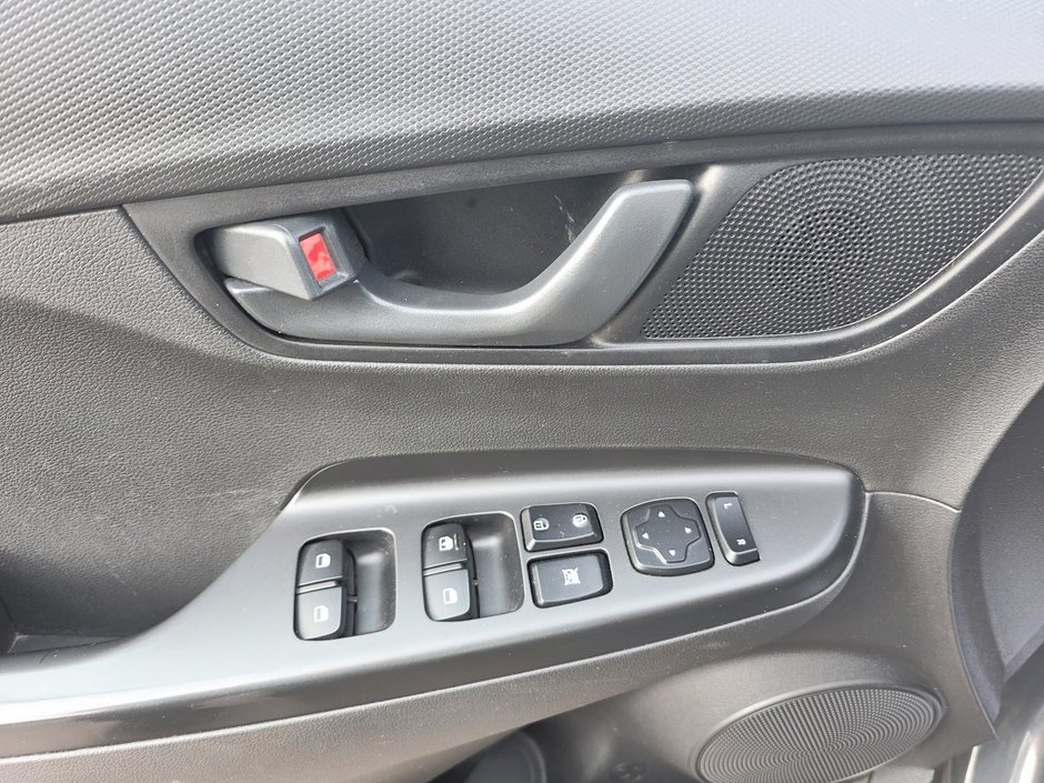 Hyundai Kona Essential 2023-9