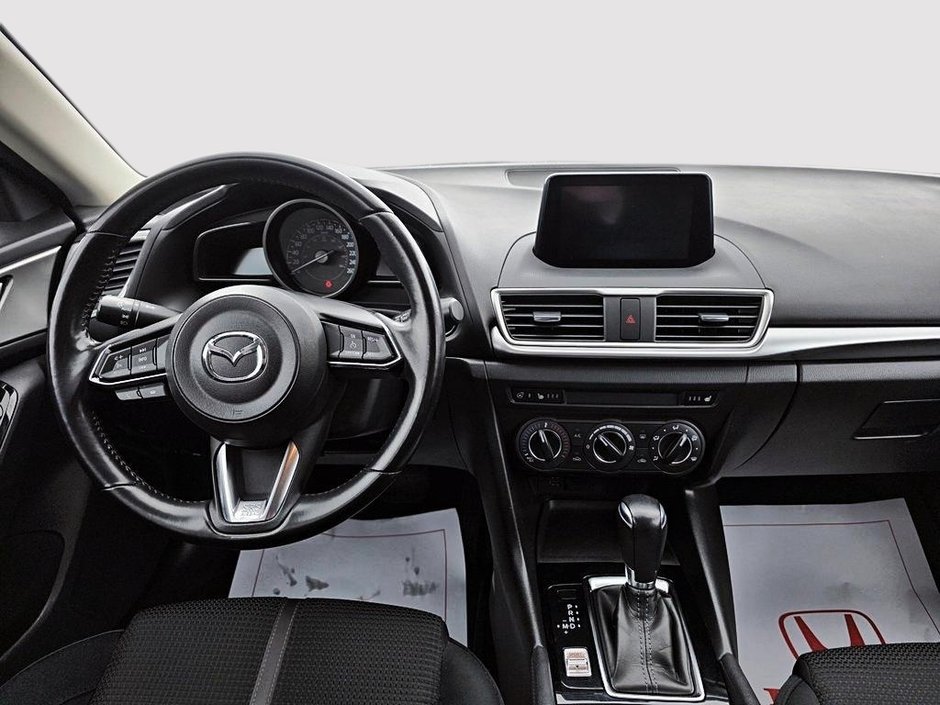 Mazda 3  2018-15