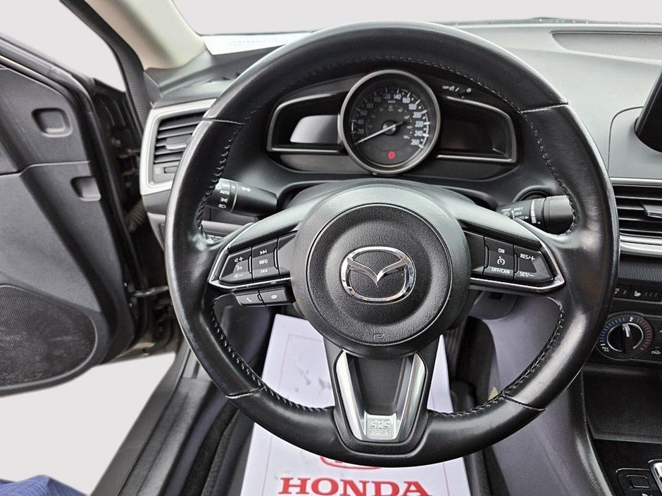 Mazda 3  2018-14