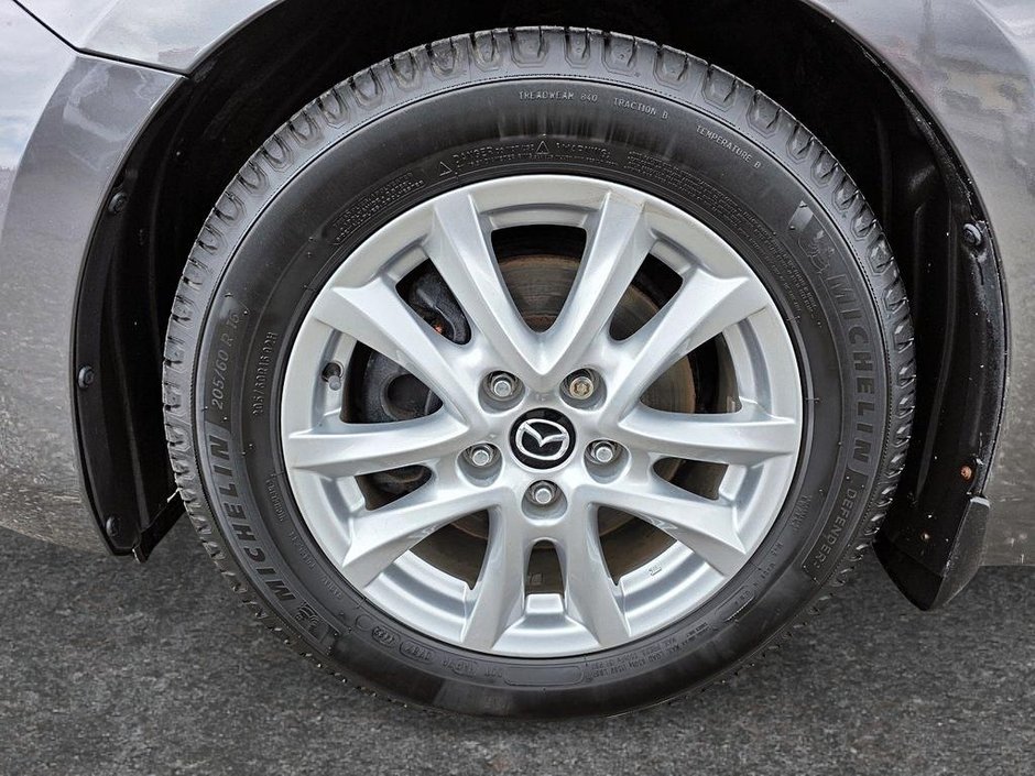 Mazda 3  2018-13