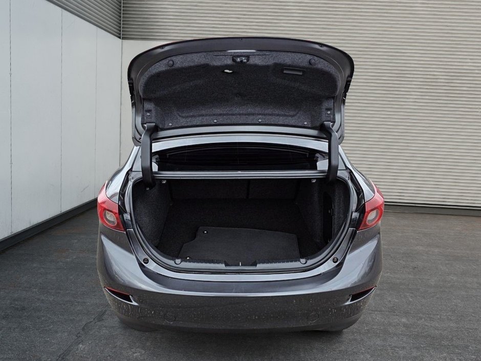 Mazda 3  2018-5