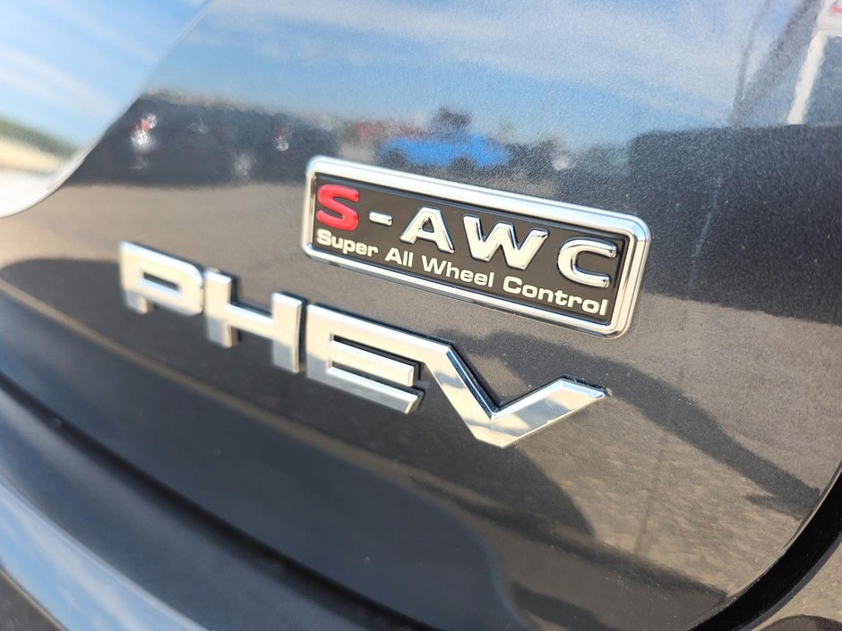 2024 Mitsubishi Outlander LE PHEV-13