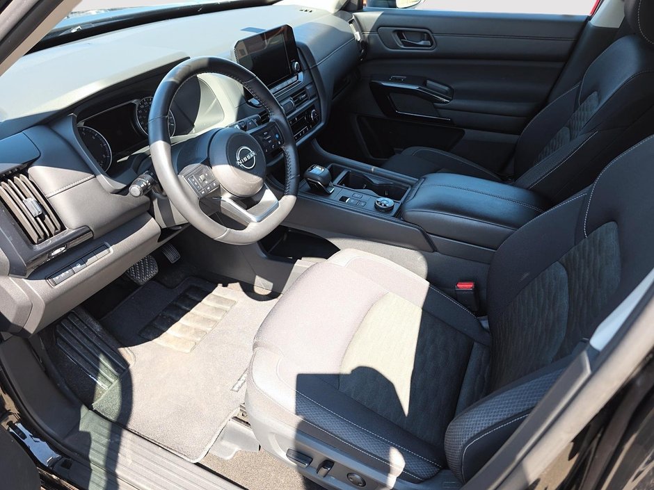 2024 Nissan Pathfinder S-8