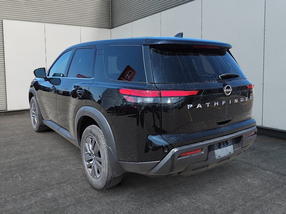 2024 Nissan Pathfinder S-3
