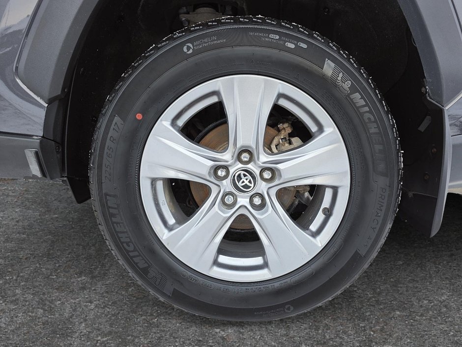 Toyota RAV4 Hybrid XLE 2025-6