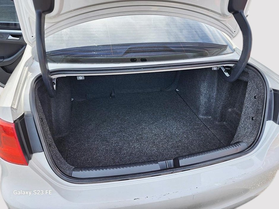 Volkswagen JETTA TRENDLINE  2013-6