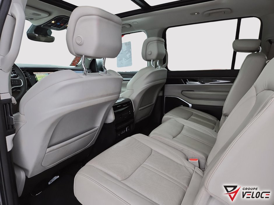 Jeep Wagoneer Series II 2022-7