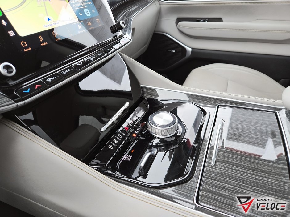 Jeep Wagoneer Series II 2022-14