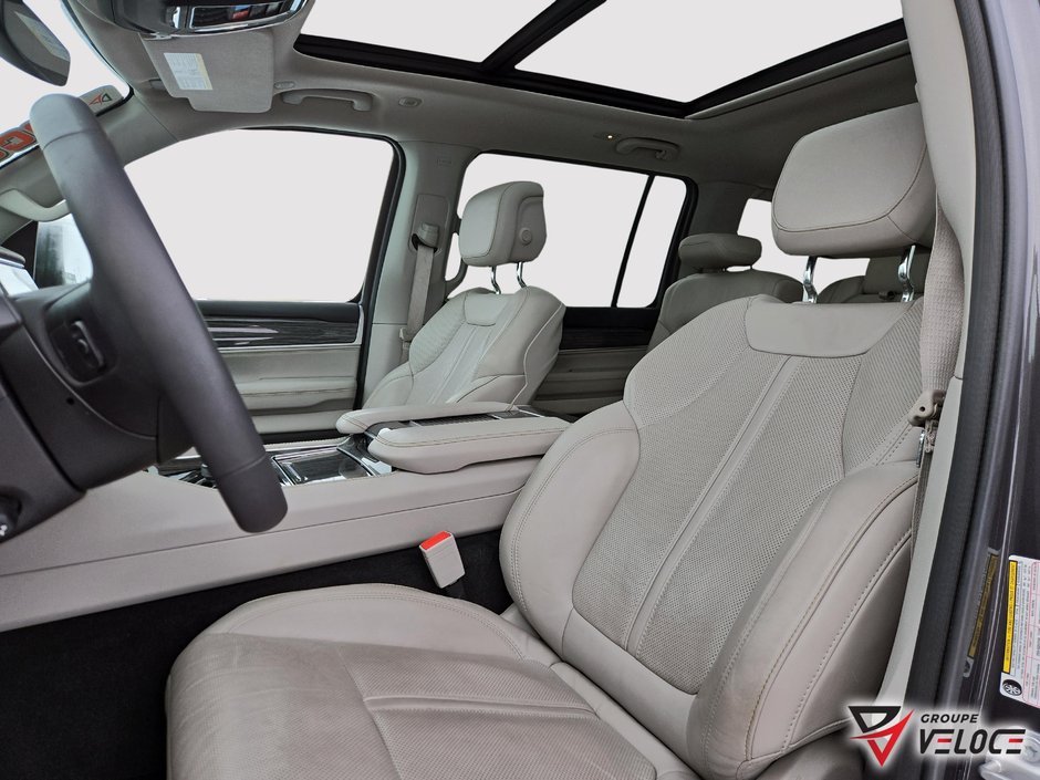 Jeep Wagoneer Series II 2022-9